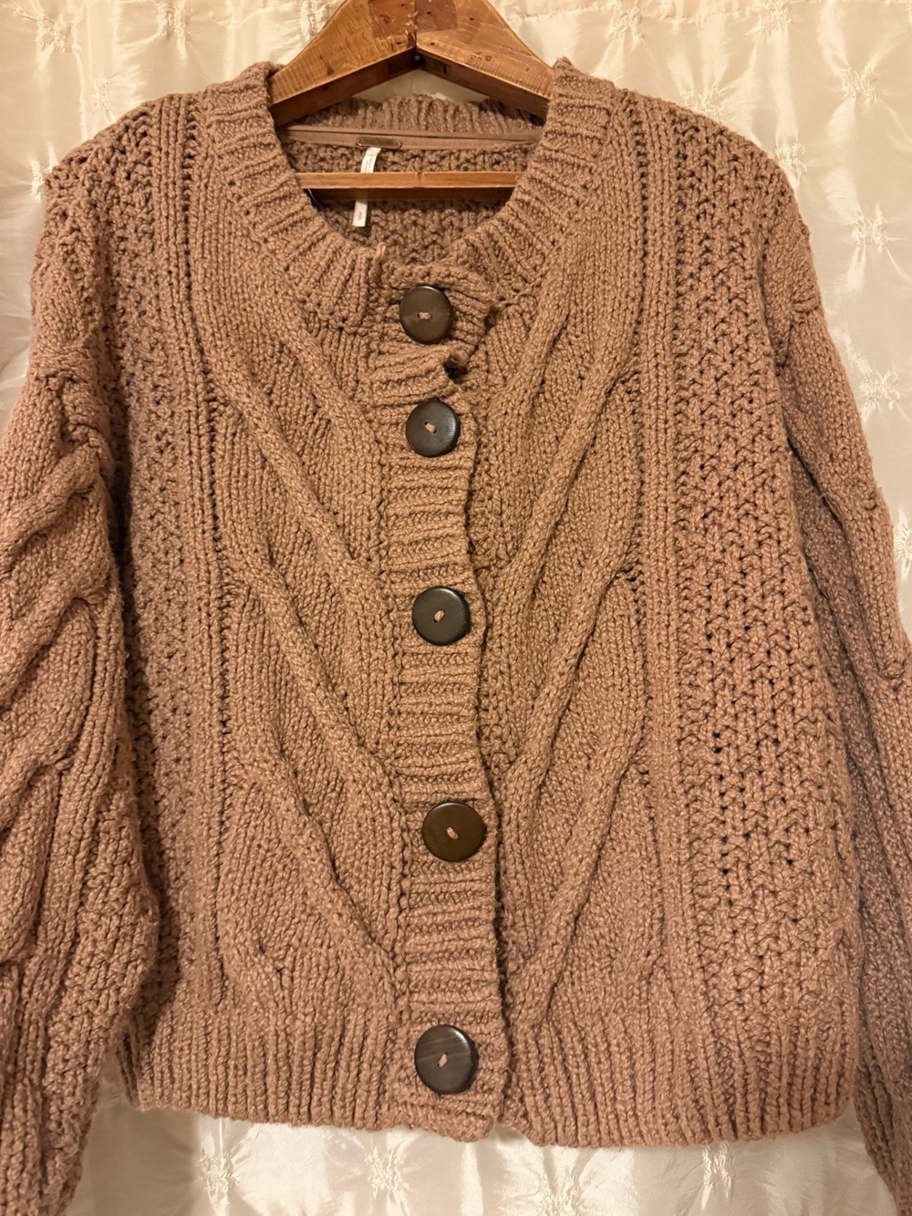 Free People Bonfire Cable Knit Cardigan Beaver Fur Brown Tan Chunky Sweater S - Picture 4 of 11